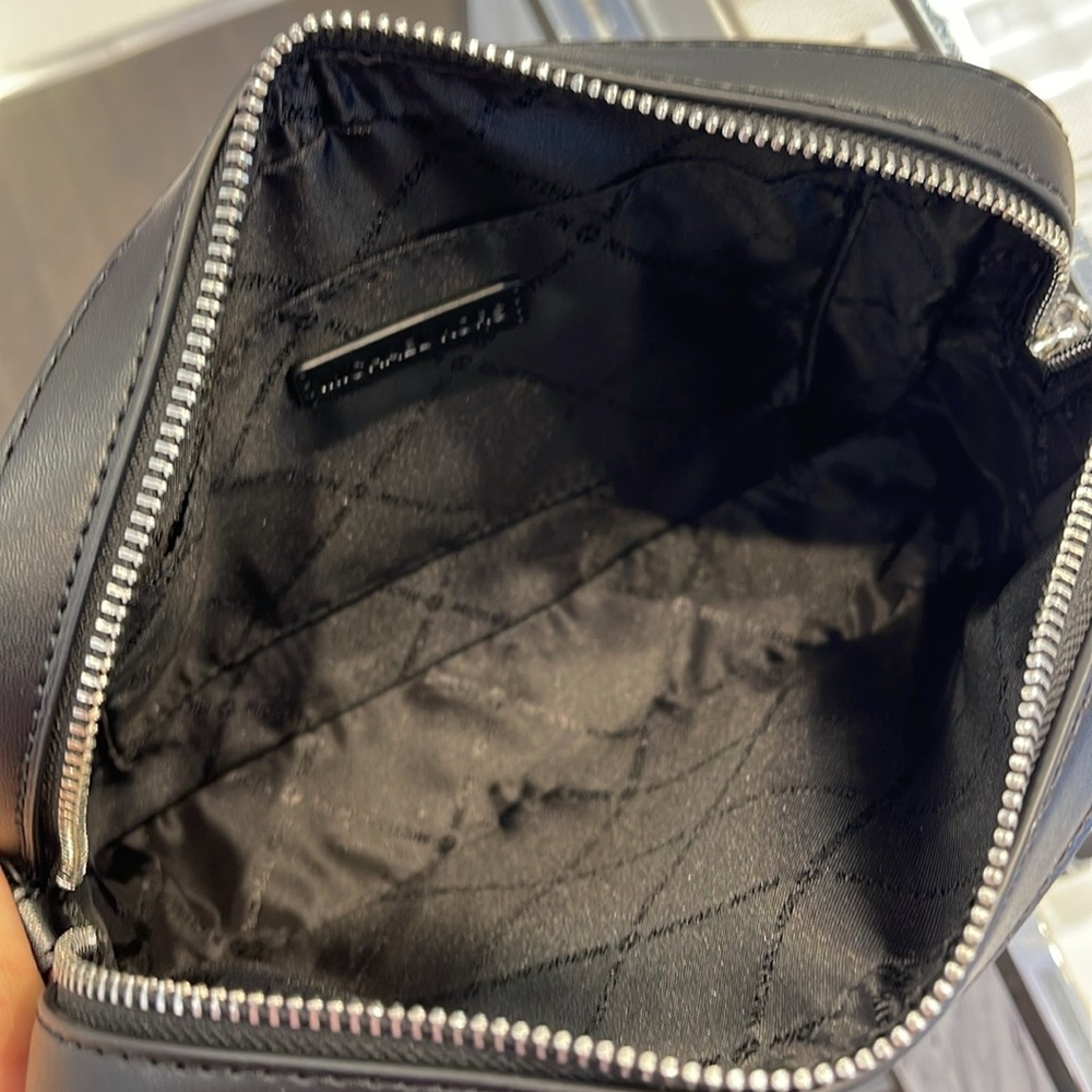 MICHAEL KORS Jet Set Lg Ombré Signature Logo EW Crossbody East West 
Black 
NWT - Picture 9 of 16